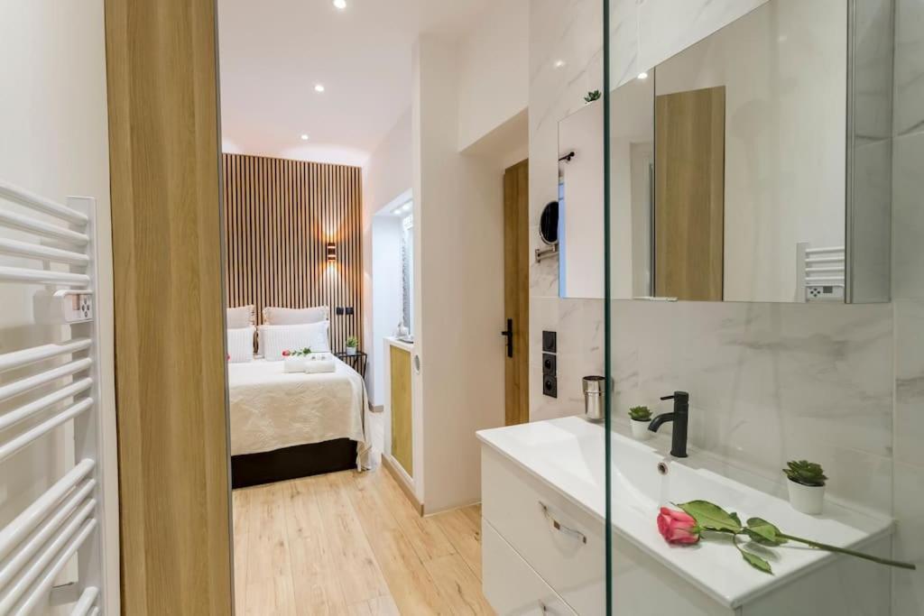 Suite Paris, Tour Eiffel, Champs Elysees Exterior photo